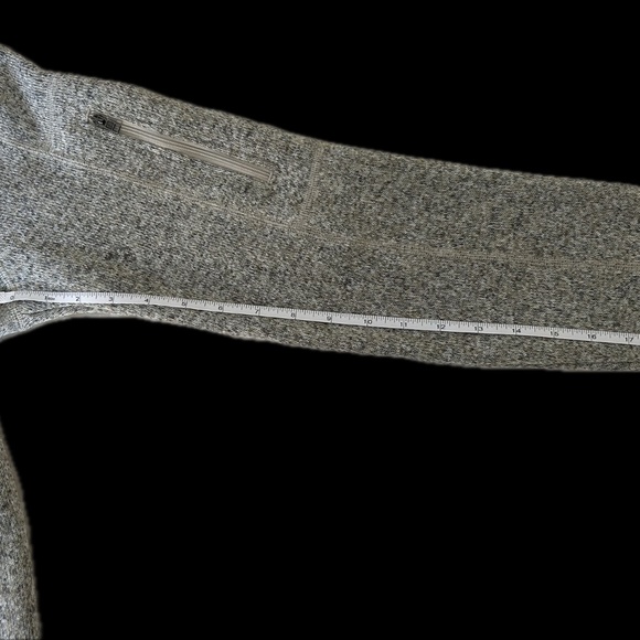 Patagonia Women's Zip Fleece in Medium - Picture 9 of 9